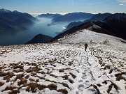 24 Salendo al Bregagnino vista alle spalle sul sentiero anche verso il Grona 